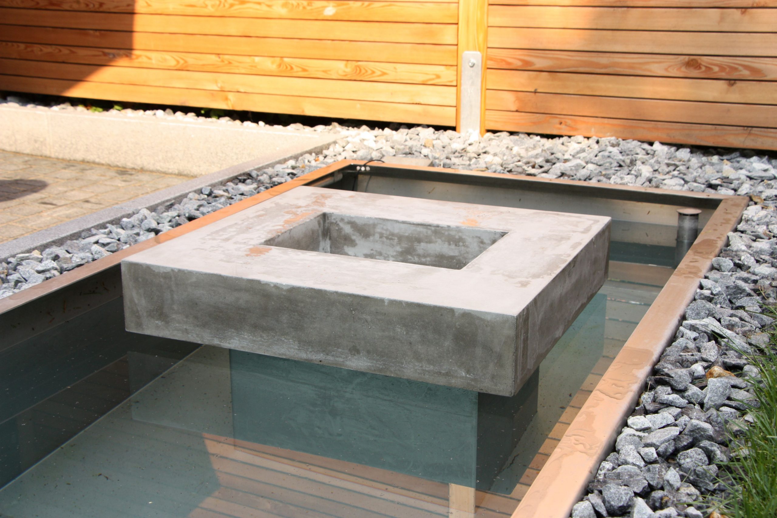 Moderner Privatgarten im Münchner Westen