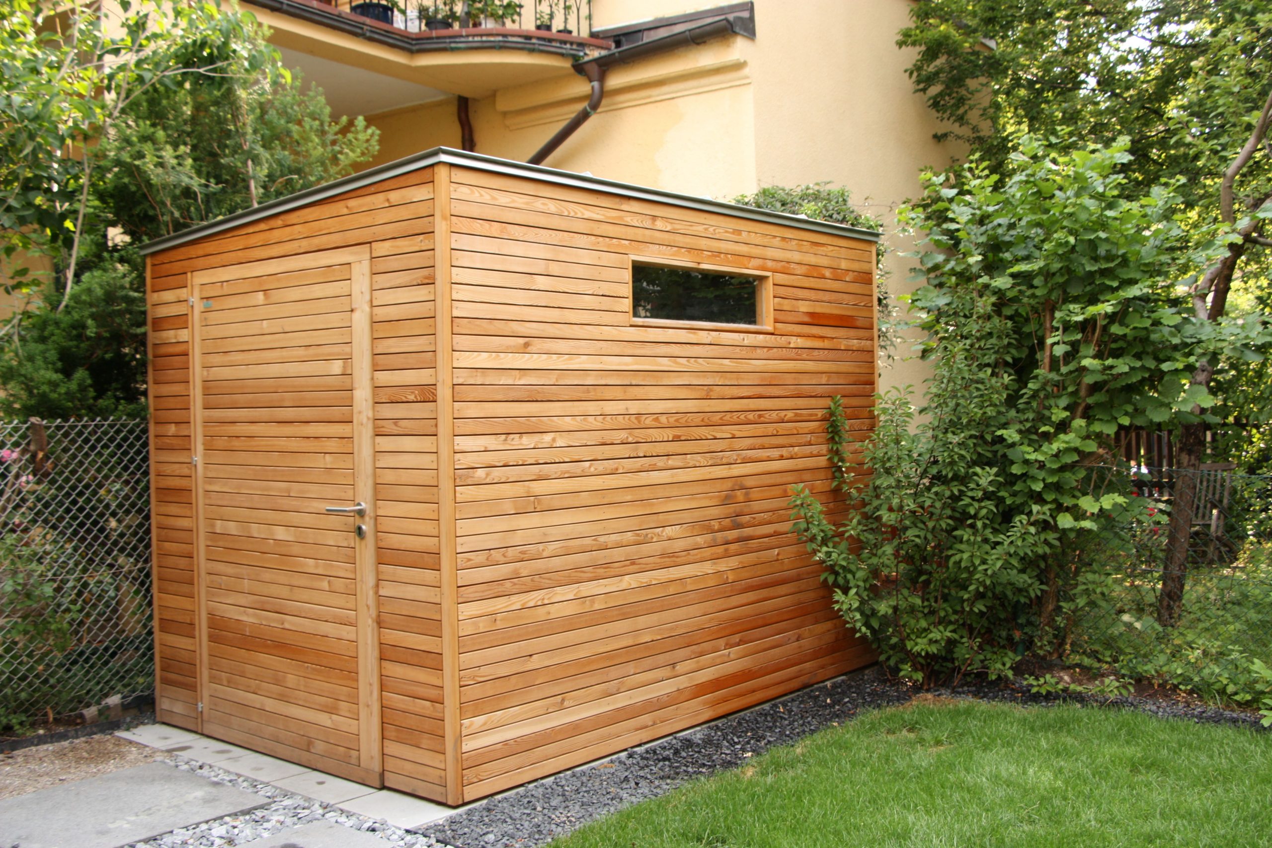 Moderner Privatgarten im Münchner Westen