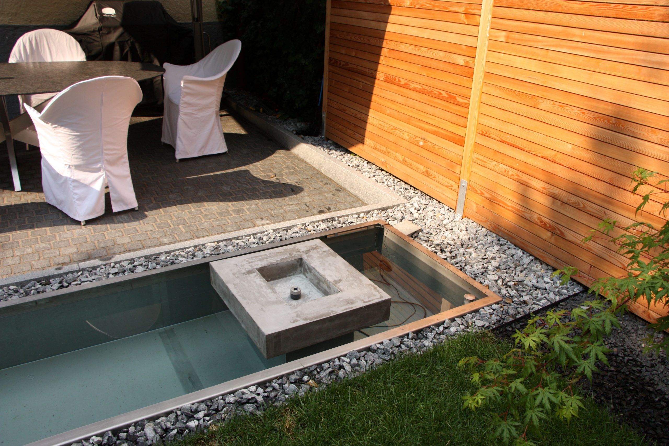 Moderner Privatgarten im Münchner Westen